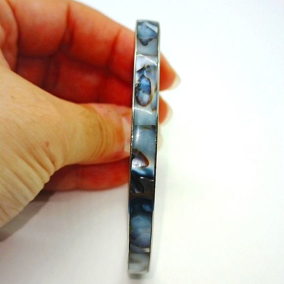 Vintage Blue Mother of Pearl Bangle bracelet - Picture 5 of 7